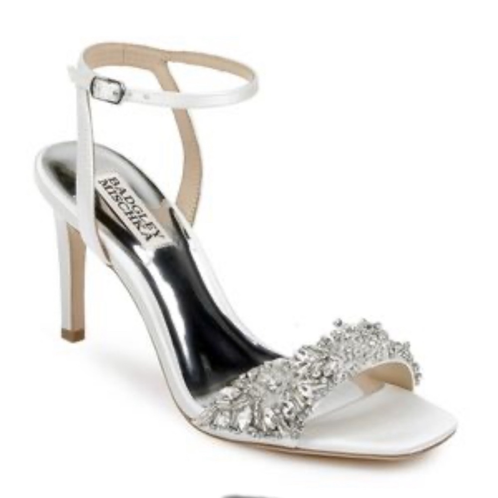 BADGLEY MISCHKA women’s Rider in white sling back & ankle strap heels‎ sandals 8